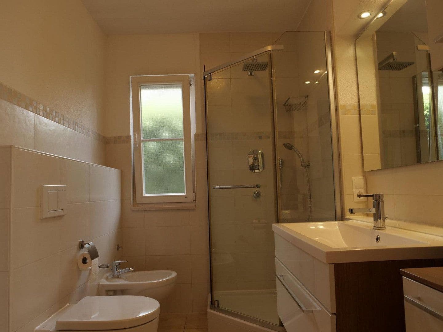Prodej domu 196 m², pozemek 422 m², Waldbröl, Severní Porýní-Vestfálsko Prodej domu 196 m², pozemek 422 m², Waldbröl, Severní Porýní-Vestfálsko