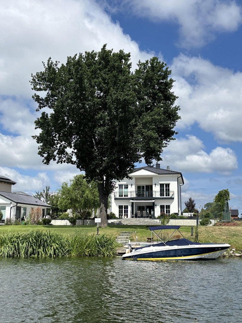 Prodej domu 330 m², pozemek 2.400 m², Rathenow, Braniborsko Prodej domu 330 m², pozemek 2.400 m², Rathenow, Braniborsko