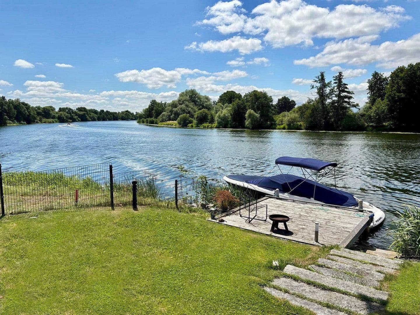 Prodej domu 330 m², pozemek 2.400 m², Rathenow, Braniborsko Prodej domu 330 m², pozemek 2.400 m², Rathenow, Braniborsko
