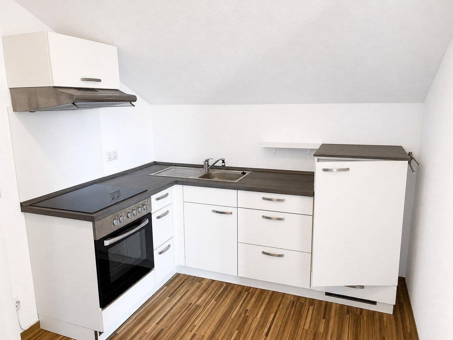 Pronájem bytu 1+kk 34 m², Weberstr. 15/1, Salach, Bádensko-Württembersko Pronájem bytu 1+kk 34 m², Weberstr. 15/1, Salach, Bádensko-Württembersko