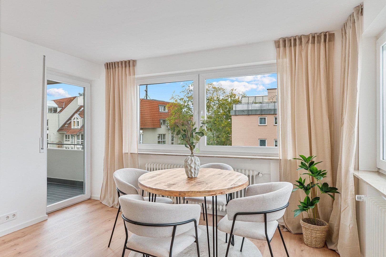 Prodej bytu 3+1 75 m², Leonberg, Bádensko-Württembersko Prodej bytu 3+1 75 m², Leonberg, Bádensko-Württembersko
