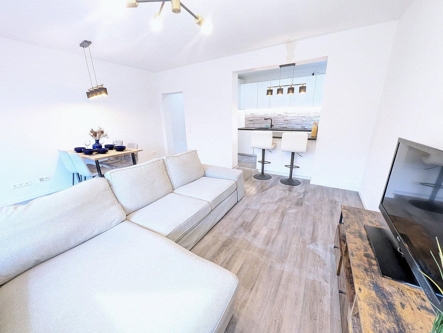 Prodej bytu 4+1 92 m², Berlin, Berlín Prodej bytu 4+1 92 m², Berlin, Berlín