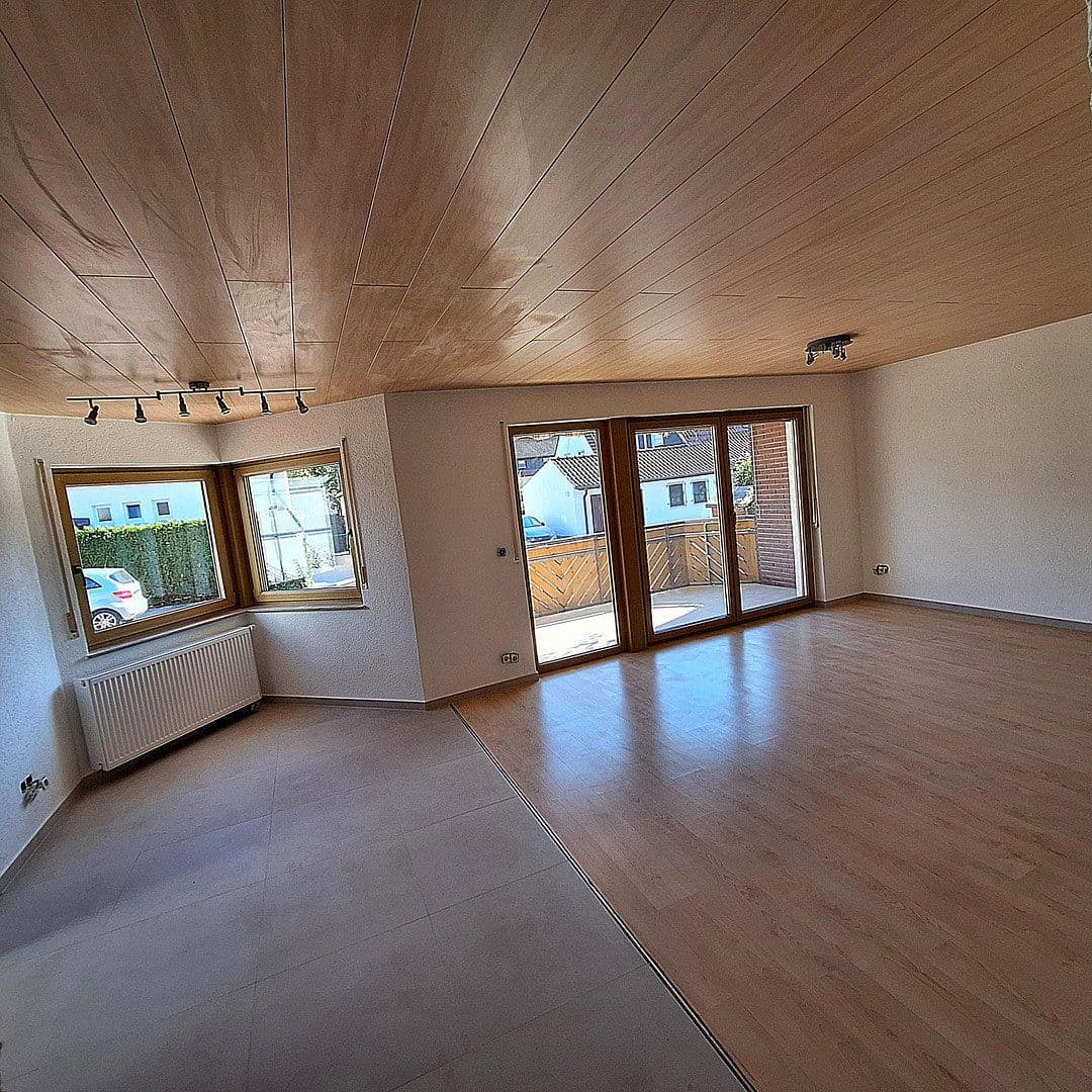 Pronájem bytu 3+1 90 m², Schönaich, Bádensko-Württembersko Pronájem bytu 3+1 90 m², Schönaich, Bádensko-Württembersko