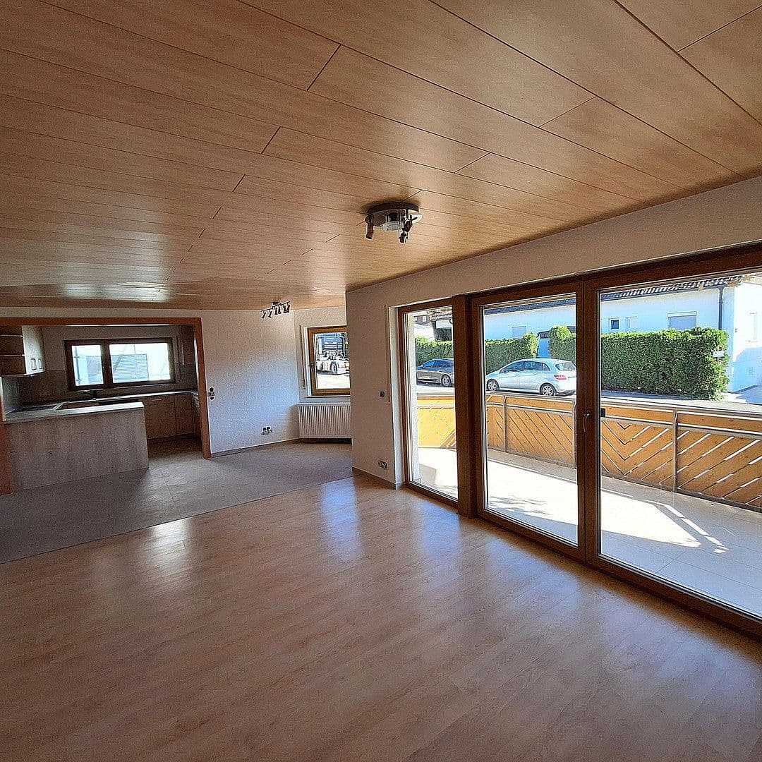 Pronájem bytu 3+1 90 m², Schönaich, Bádensko-Württembersko Pronájem bytu 3+1 90 m², Schönaich, Bádensko-Württembersko