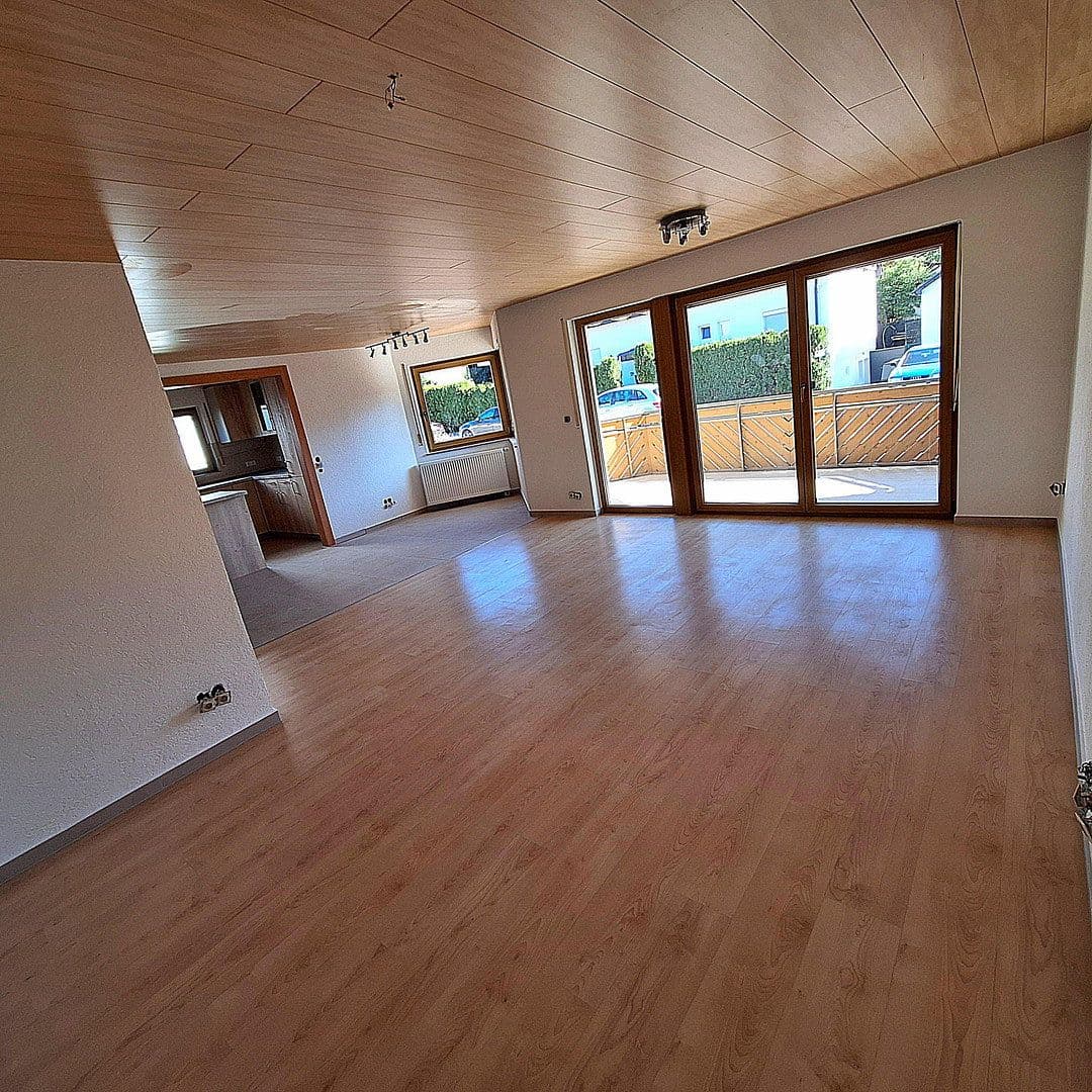 Pronájem bytu 3+1 90 m², Schönaich, Bádensko-Württembersko Pronájem bytu 3+1 90 m², Schönaich, Bádensko-Württembersko