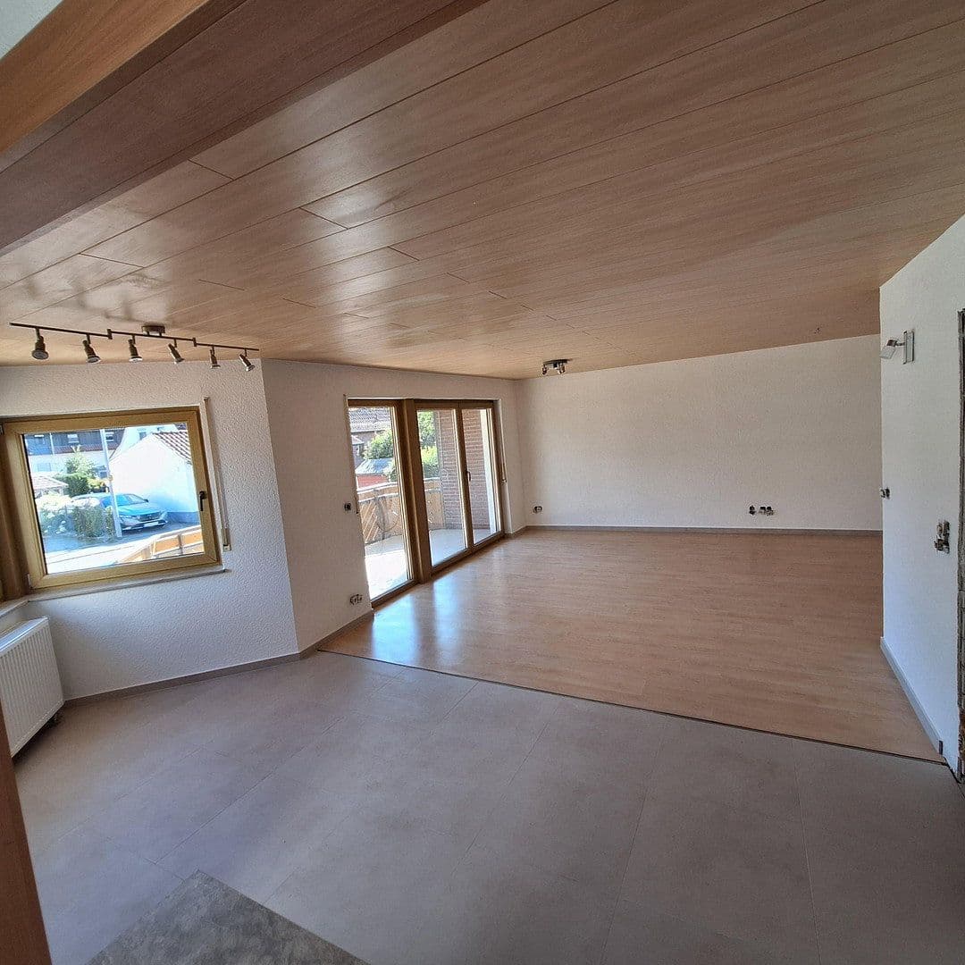 Pronájem bytu 3+1 90 m², Schönaich, Bádensko-Württembersko Pronájem bytu 3+1 90 m², Schönaich, Bádensko-Württembersko