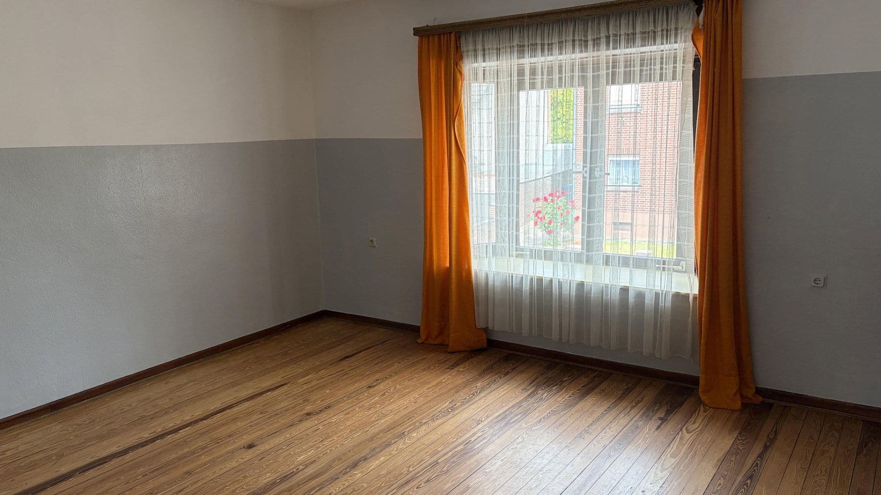 Prodej nebytového prostoru 950 m², Bergheim, Severní Porýní-Vestfálsko Prodej nebytového prostoru 950 m², Bergheim, Severní Porýní-Vestfálsko