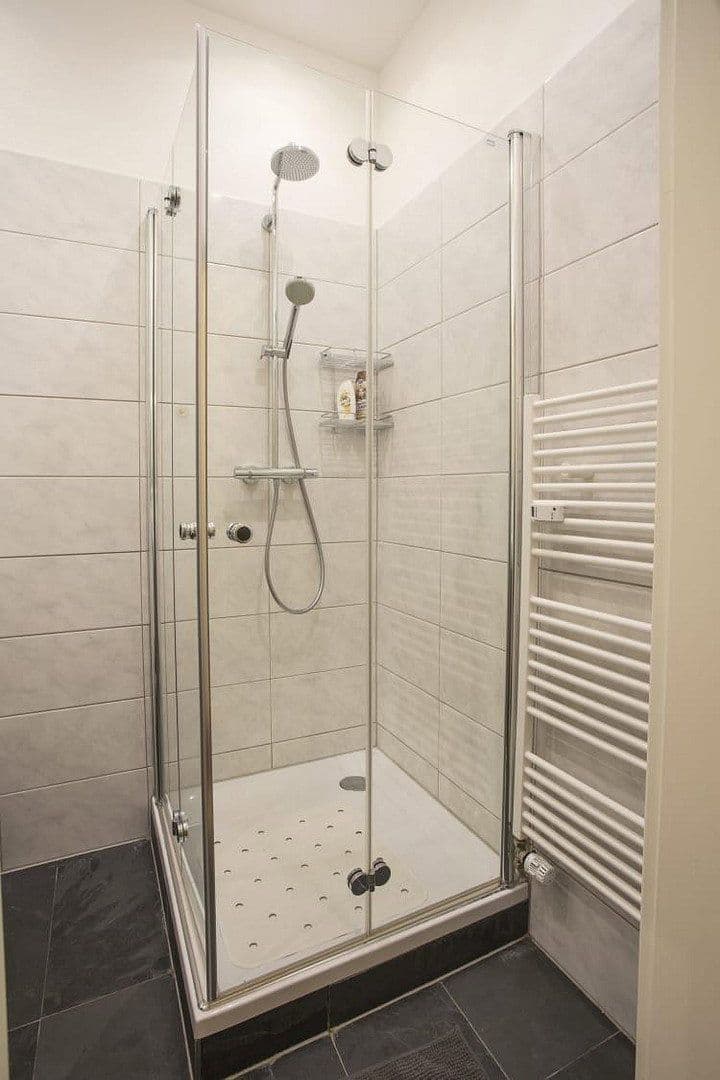 Prodej bytu 2+1 57 m², Ohmstr. 9, Berlin, Berlín Prodej bytu 2+1 57 m², Ohmstr. 9, Berlin, Berlín