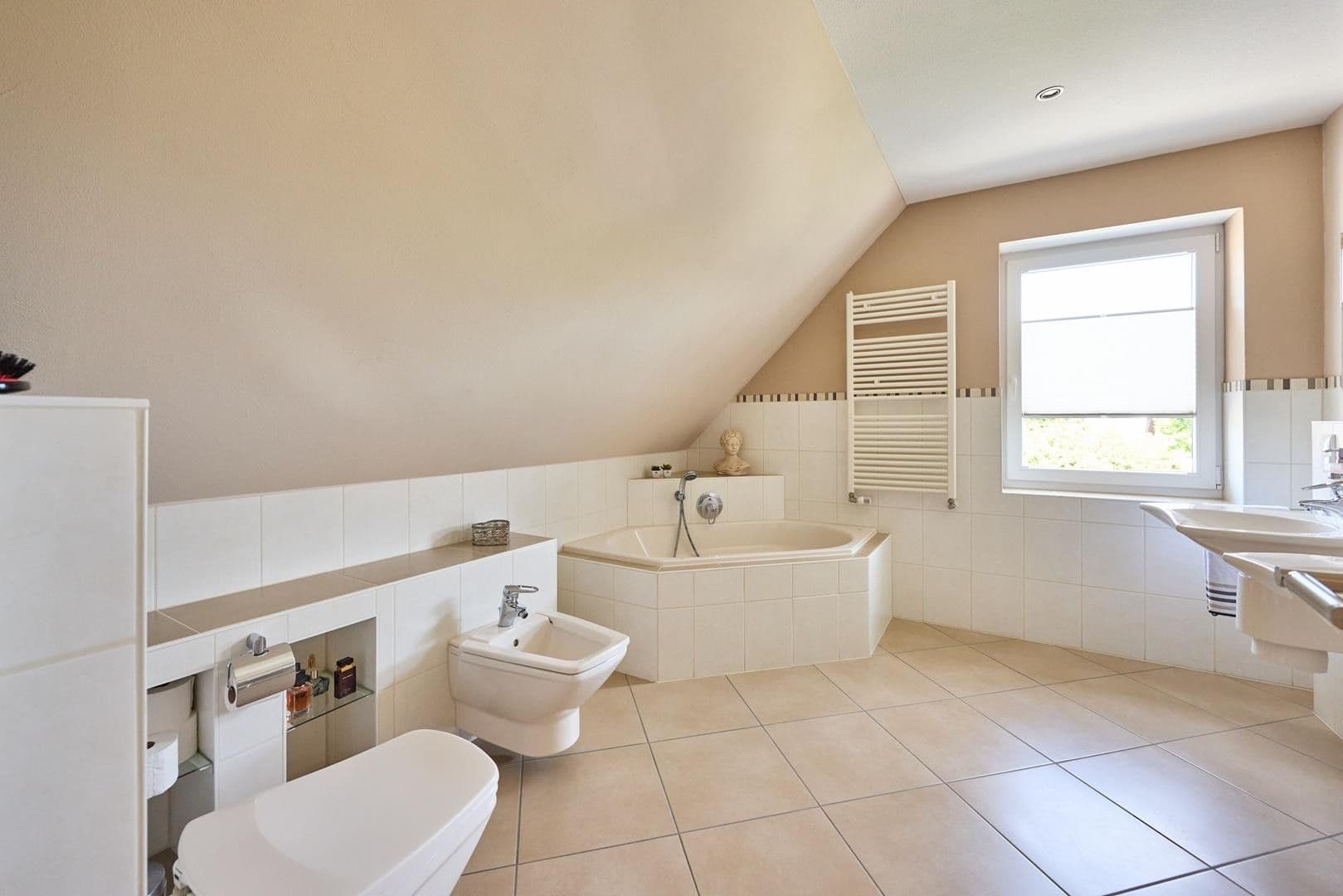 Prodej domu 152 m², pozemek 378 m², Meschede, Severní Porýní-Vestfálsko Prodej domu 152 m², pozemek 378 m², Meschede, Severní Porýní-Vestfálsko