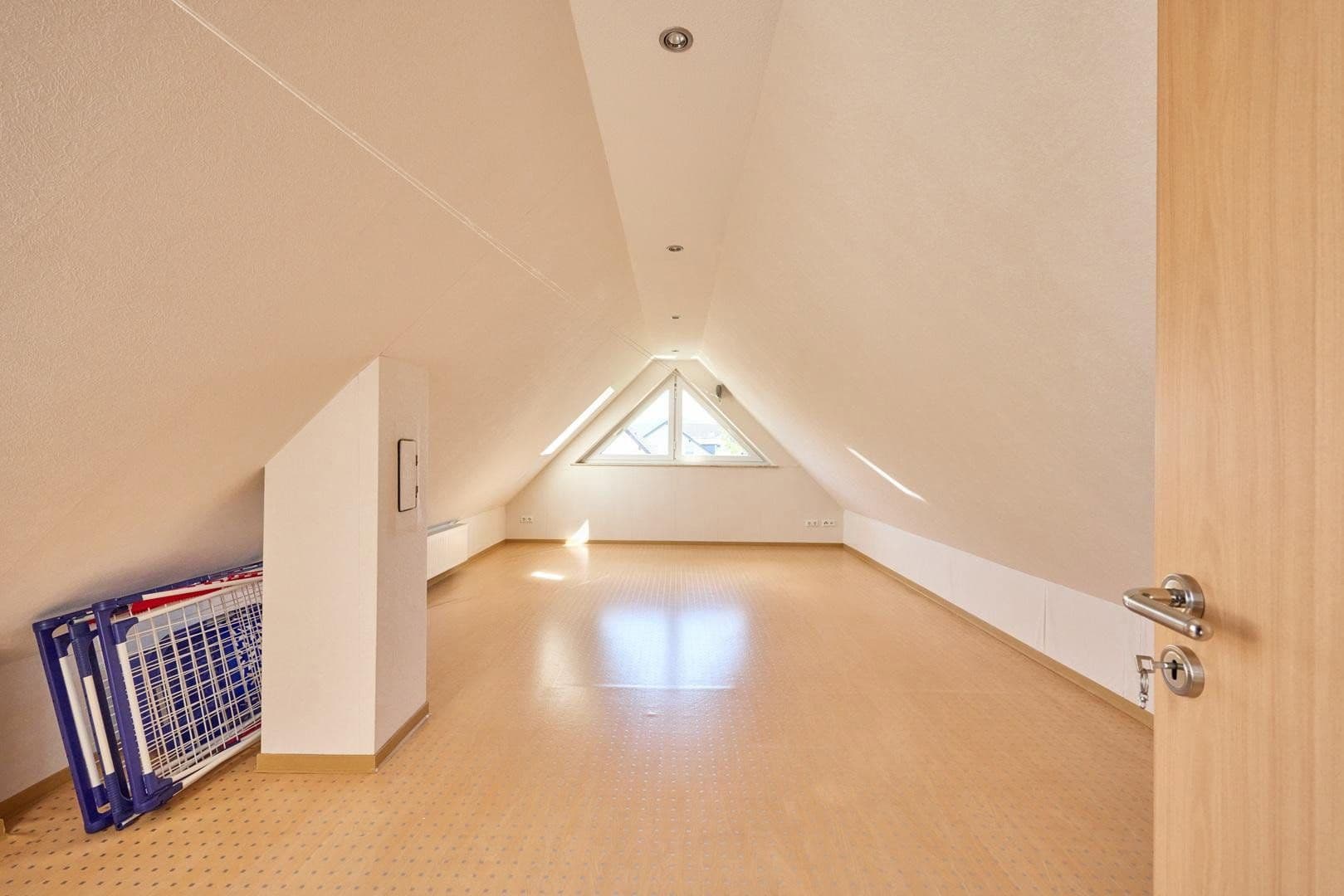 Prodej domu 152 m², pozemek 378 m², Meschede, Severní Porýní-Vestfálsko Prodej domu 152 m², pozemek 378 m², Meschede, Severní Porýní-Vestfálsko