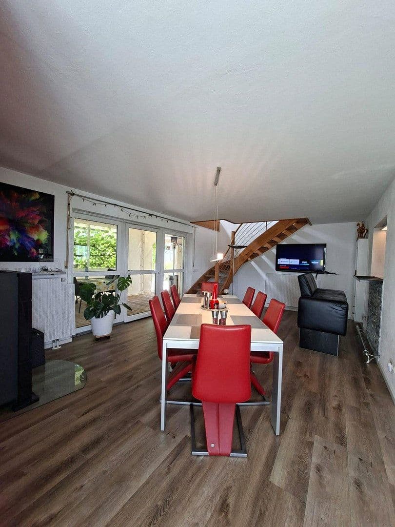 Prodej domu 276 m², pozemek 629 m², Am Weinberg 20, Niederviehbach, Bavorsko Prodej domu 276 m², pozemek 629 m², Am Weinberg 20, Niederviehbach, Bavorsko