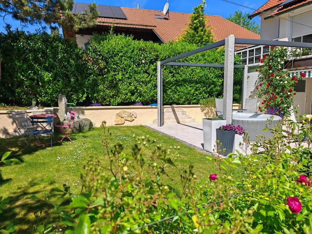 Prodej domu 276 m², pozemek 629 m², Am Weinberg 20, Niederviehbach, Bavorsko Prodej domu 276 m², pozemek 629 m², Am Weinberg 20, Niederviehbach, Bavorsko