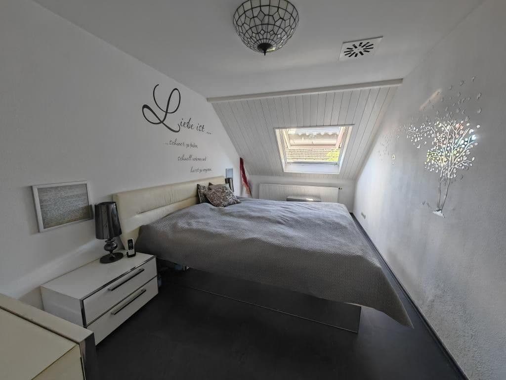 Prodej domu 276 m², pozemek 629 m², Am Weinberg 20, Niederviehbach, Bavorsko Prodej domu 276 m², pozemek 629 m², Am Weinberg 20, Niederviehbach, Bavorsko