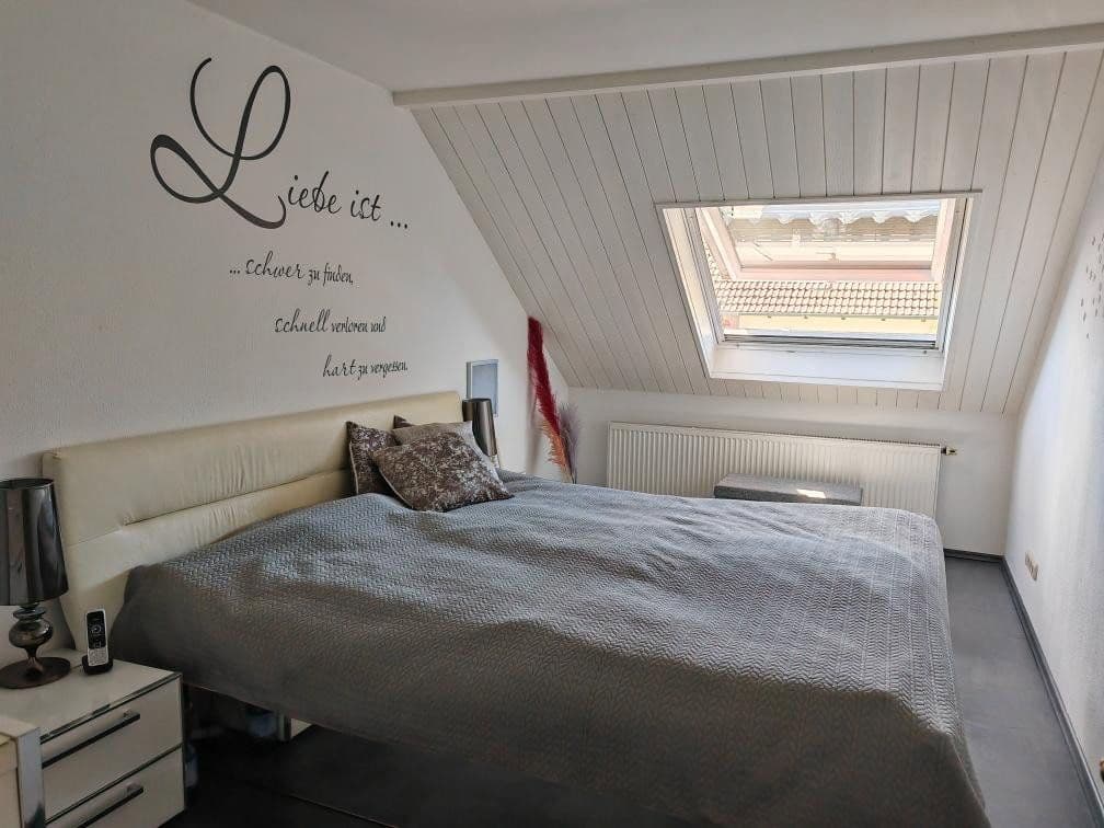 Prodej domu 276 m², pozemek 629 m², Am Weinberg 20, Niederviehbach, Bavorsko Prodej domu 276 m², pozemek 629 m², Am Weinberg 20, Niederviehbach, Bavorsko