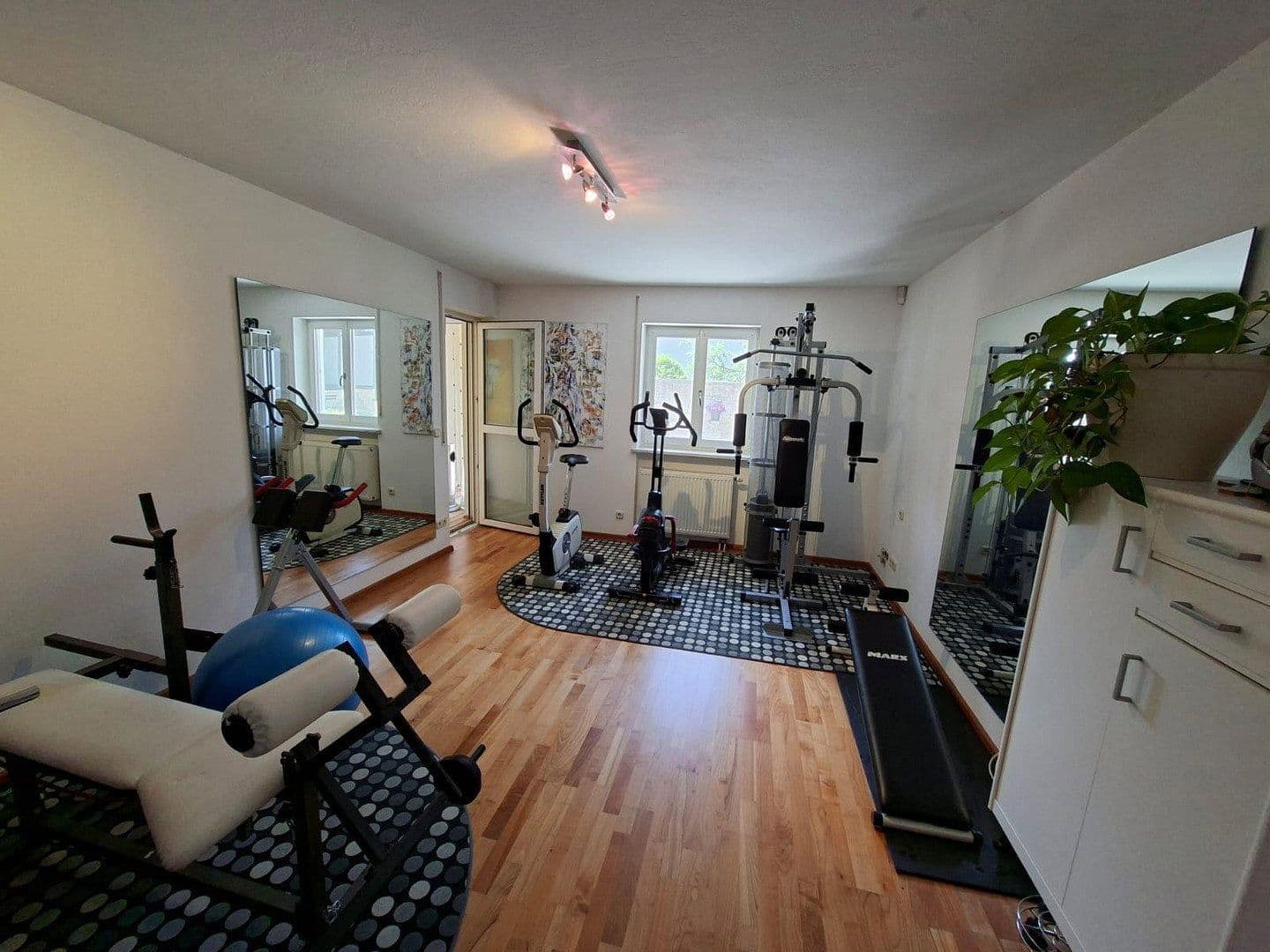 Prodej domu 276 m², pozemek 629 m², Am Weinberg 20, Niederviehbach, Bavorsko Prodej domu 276 m², pozemek 629 m², Am Weinberg 20, Niederviehbach, Bavorsko