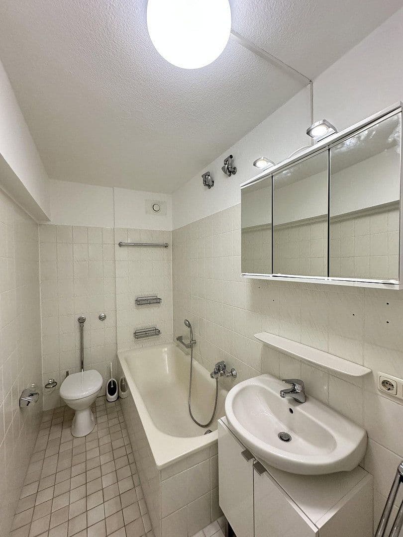 Pronájem bytu 1+1 70 m², Leopoldstr 57, München, Bavorsko Pronájem bytu 1+1 70 m², Leopoldstr 57, München, Bavorsko