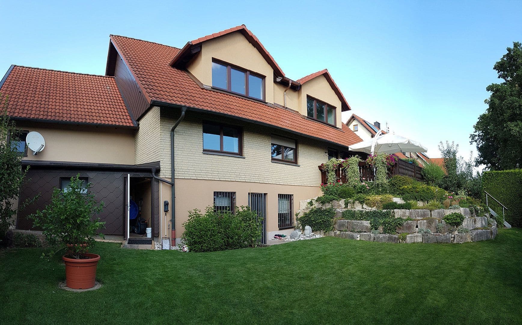 Prodej domu 200 m², pozemek 569 m², Roßtal, Bavorsko Prodej domu 200 m², pozemek 569 m², Roßtal, Bavorsko