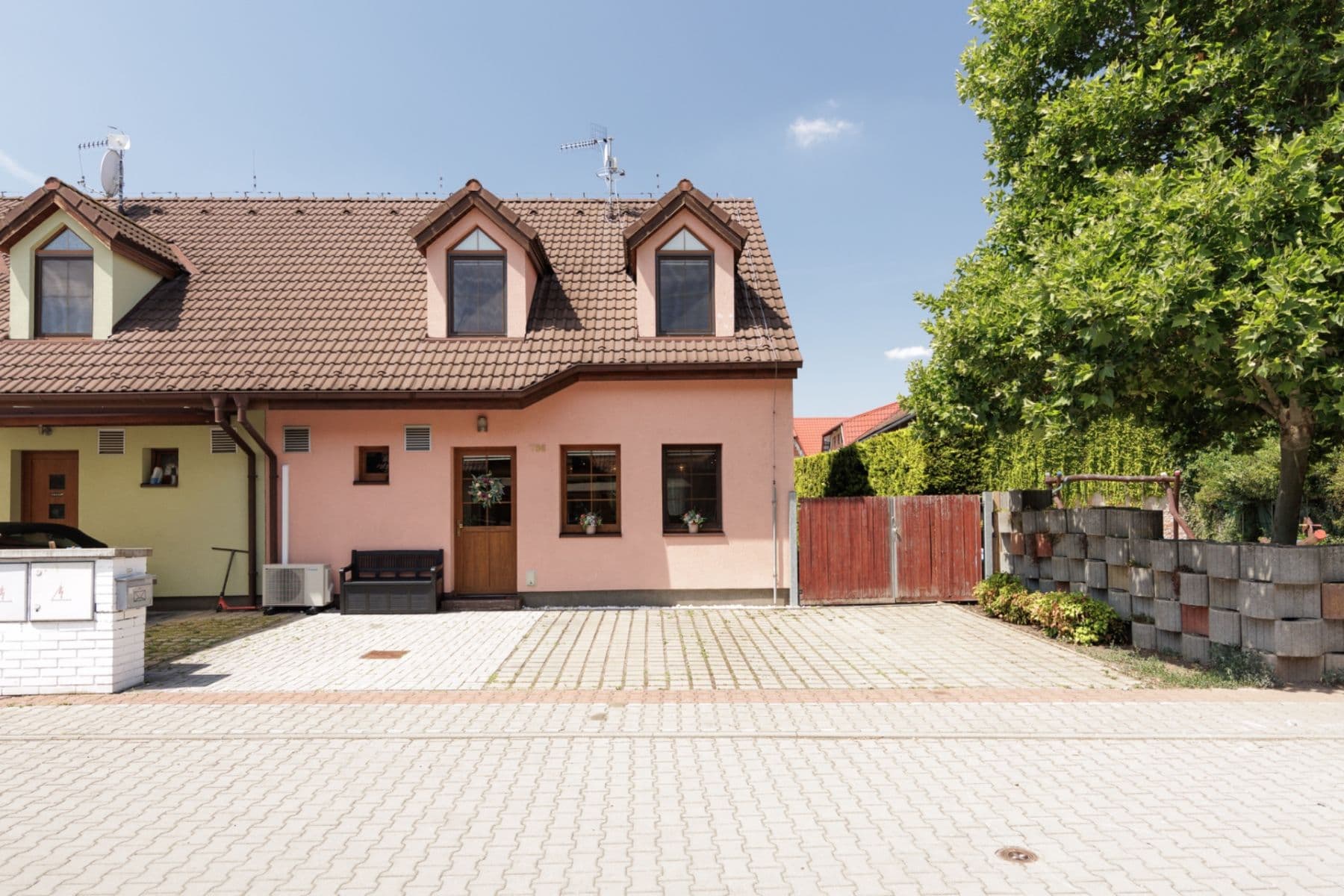 Prodej domu 104 m², pozemek 270 m², Ve Dvoře, Líbeznice, Středočeský kraj Prodej domu 104 m², pozemek 270 m², Ve Dvoře, Líbeznice, Středočeský kraj