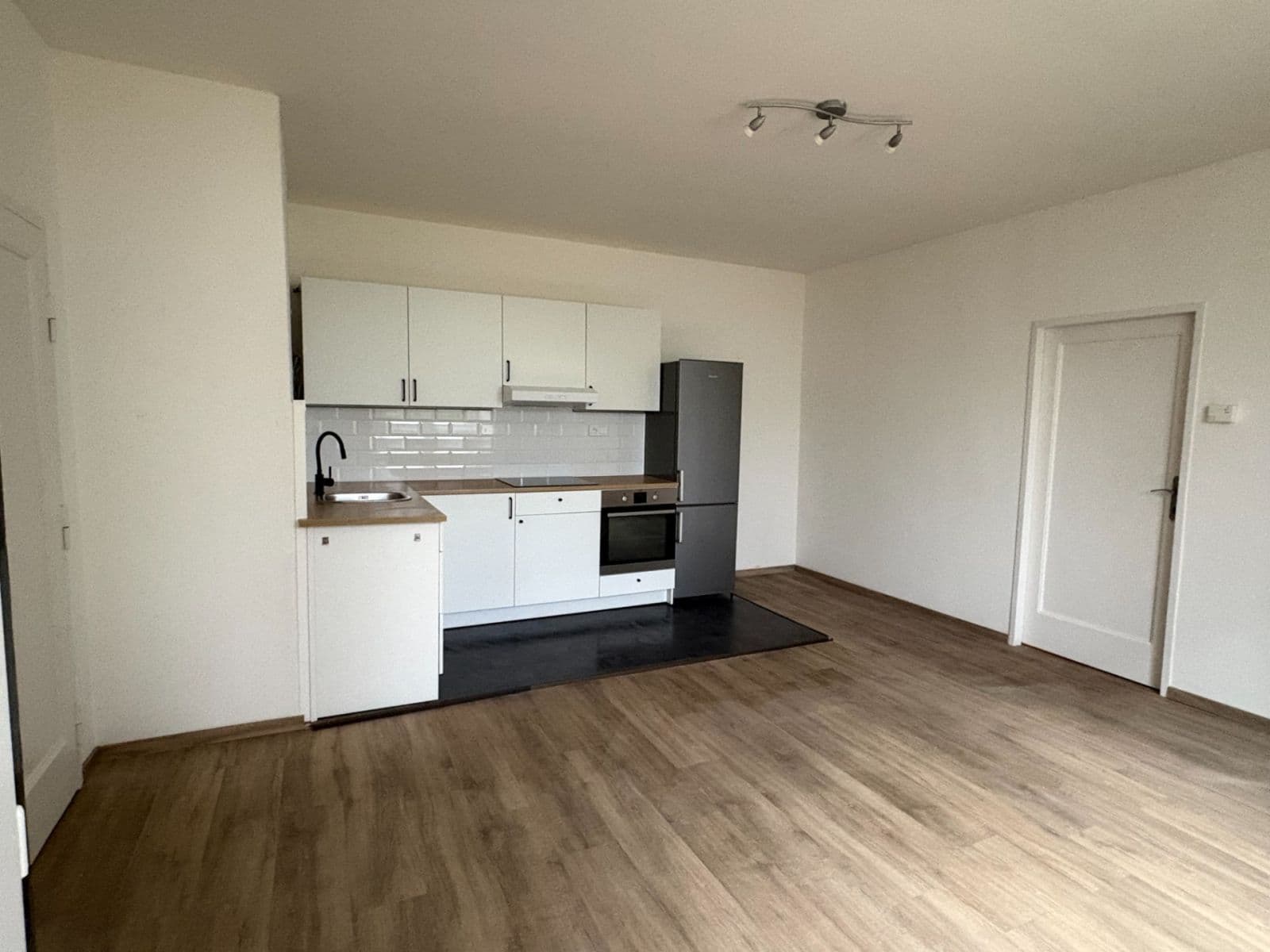 Pronájem bytu 2+kk 45 m², Evropská, Praha, Praha Pronájem bytu 2+kk 45 m², Evropská, Praha, Praha