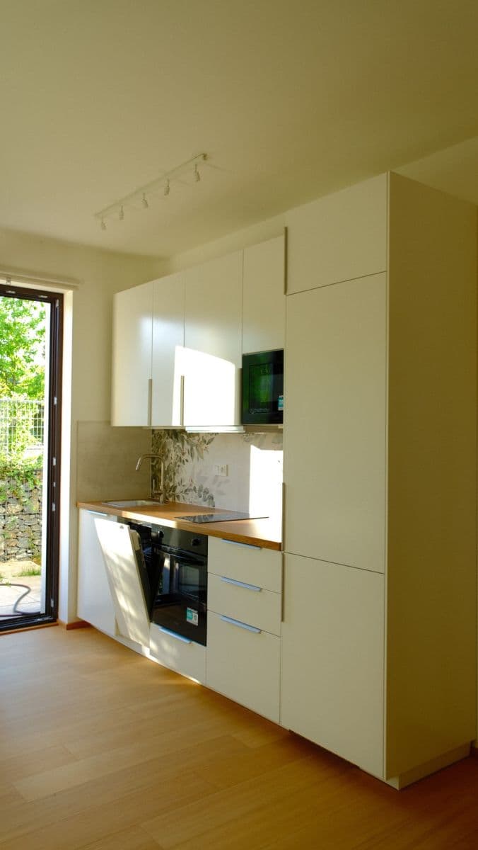 Pronájem bytu 2+kk 42 m², V Třešňovce, Praha, Praha Pronájem bytu 2+kk 42 m², V Třešňovce, Praha, Praha