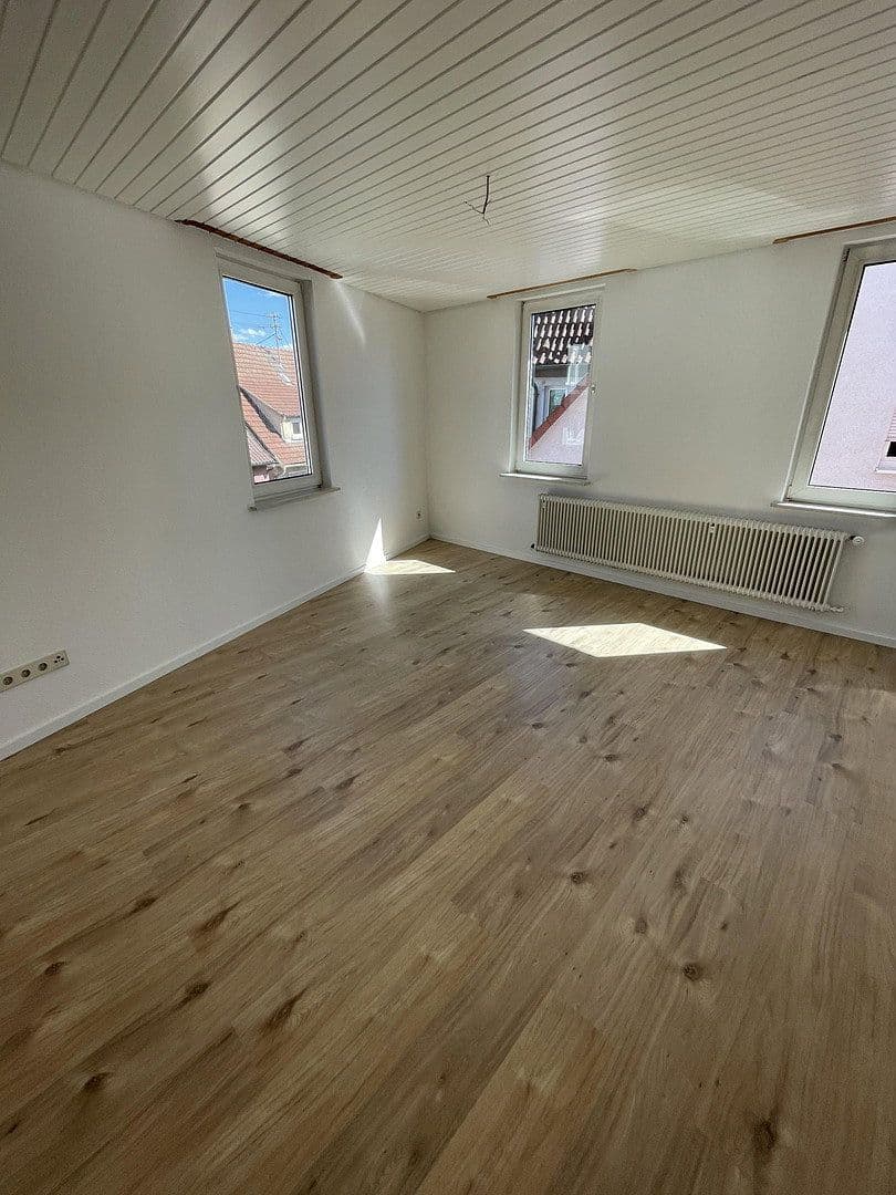 Pronájem bytu 5+1 120 m², Nürtingen, Bádensko-Württembersko Pronájem bytu 5+1 120 m², Nürtingen, Bádensko-Württembersko