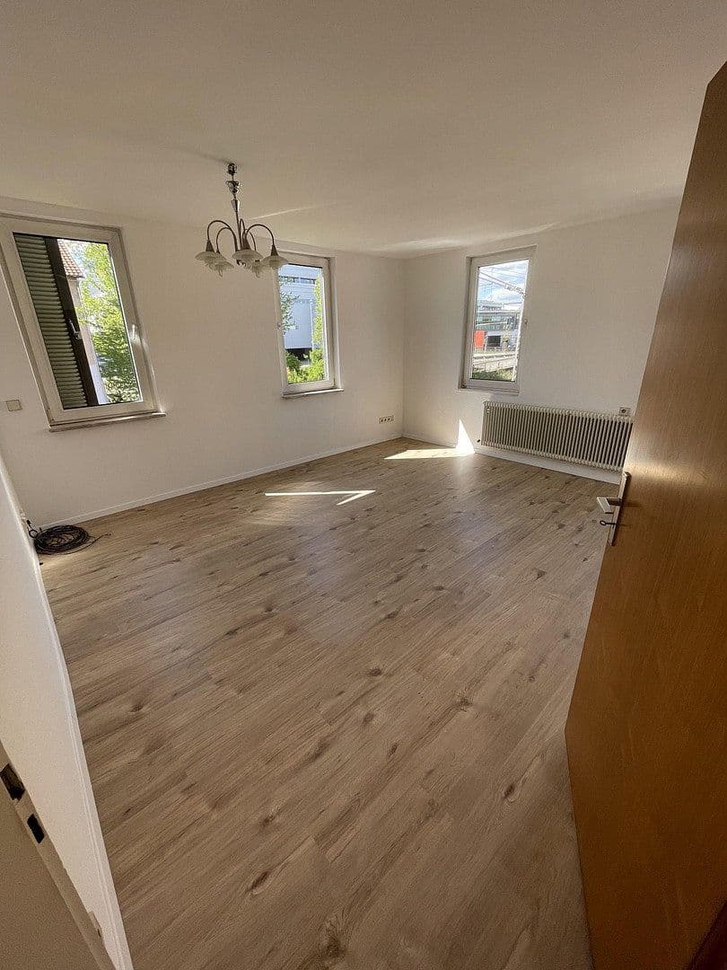 Pronájem bytu 5+1 120 m², Nürtingen, Bádensko-Württembersko Pronájem bytu 5+1 120 m², Nürtingen, Bádensko-Württembersko