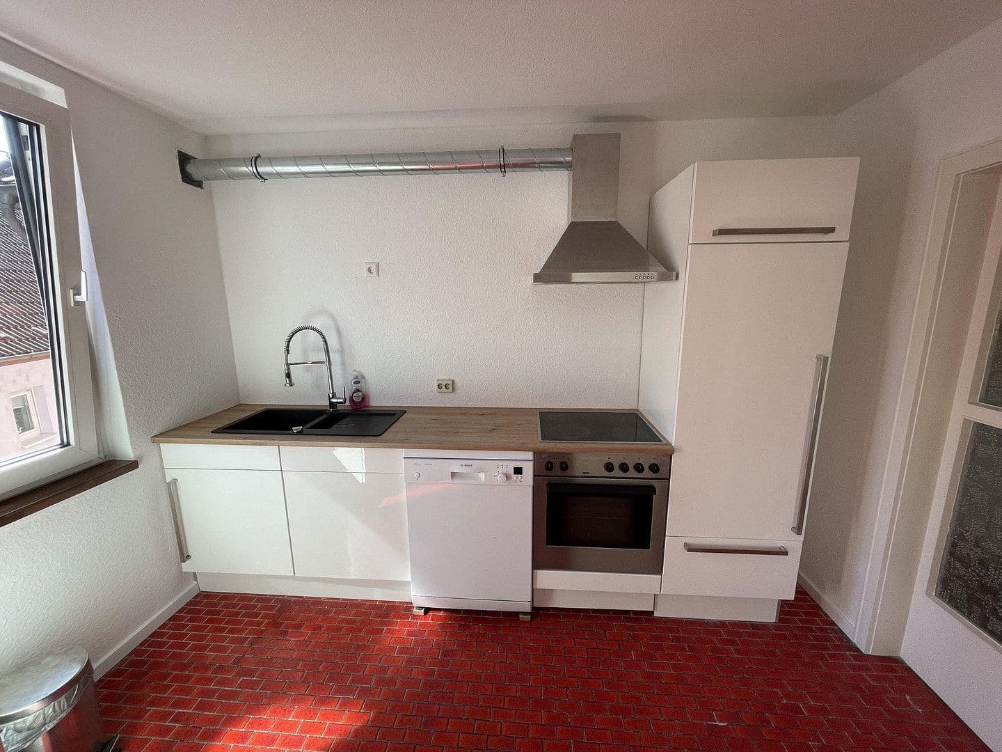 Pronájem bytu 5+1 120 m², Nürtingen, Bádensko-Württembersko Pronájem bytu 5+1 120 m², Nürtingen, Bádensko-Württembersko