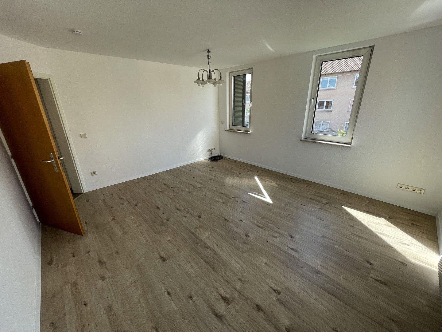 Pronájem bytu 5+1 120 m², Nürtingen, Bádensko-Württembersko Pronájem bytu 5+1 120 m², Nürtingen, Bádensko-Württembersko