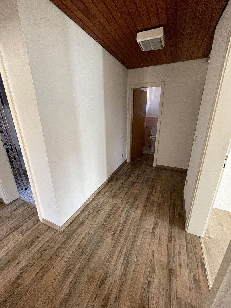 Pronájem bytu 5+1 120 m², Nürtingen, Bádensko-Württembersko Pronájem bytu 5+1 120 m², Nürtingen, Bádensko-Württembersko