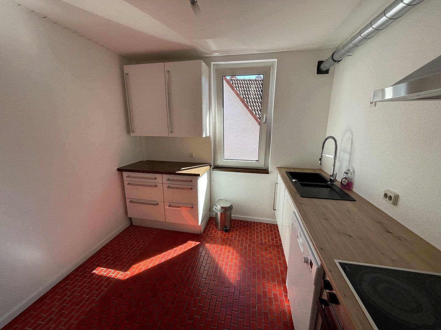 Pronájem bytu 5+1 120 m², Nürtingen, Bádensko-Württembersko Pronájem bytu 5+1 120 m², Nürtingen, Bádensko-Württembersko