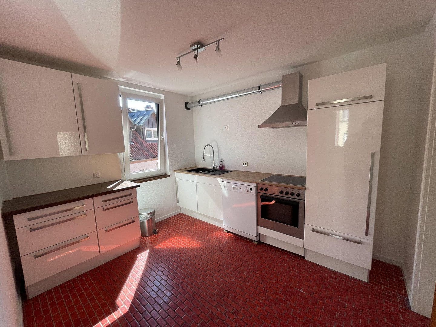 Pronájem bytu 5+1 120 m², Nürtingen, Bádensko-Württembersko Pronájem bytu 5+1 120 m², Nürtingen, Bádensko-Württembersko