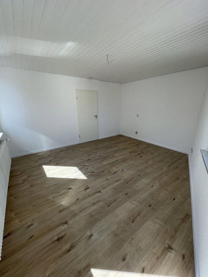 Pronájem bytu 5+1 120 m², Nürtingen, Bádensko-Württembersko Pronájem bytu 5+1 120 m², Nürtingen, Bádensko-Württembersko