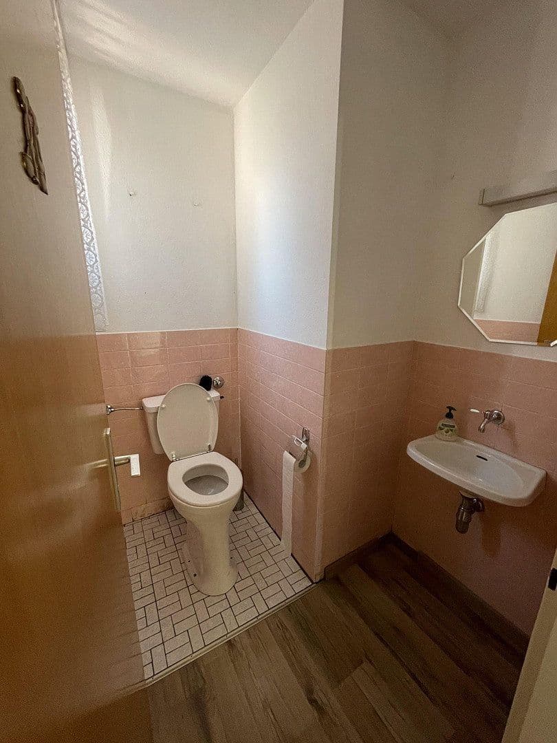 Pronájem bytu 5+1 120 m², Nürtingen, Bádensko-Württembersko Pronájem bytu 5+1 120 m², Nürtingen, Bádensko-Württembersko