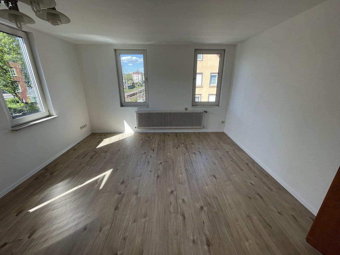 Pronájem bytu 5+1 120 m², Nürtingen, Bádensko-Württembersko Pronájem bytu 5+1 120 m², Nürtingen, Bádensko-Württembersko