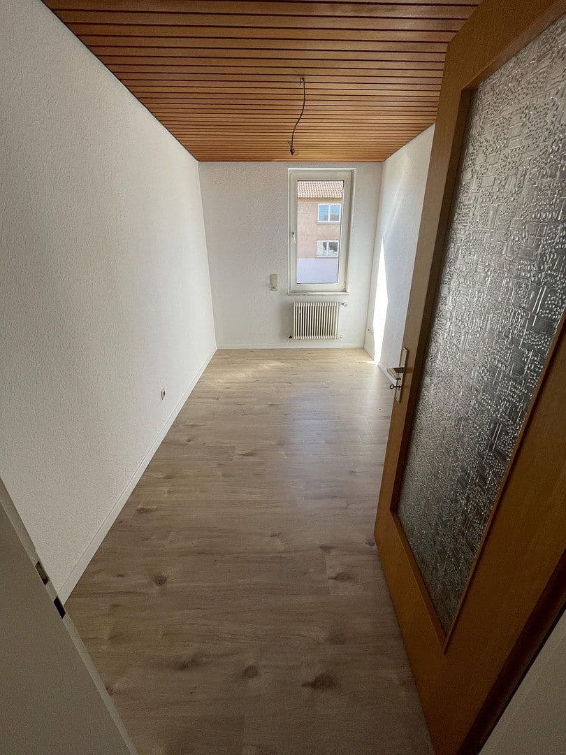 Pronájem bytu 5+1 120 m², Nürtingen, Bádensko-Württembersko Pronájem bytu 5+1 120 m², Nürtingen, Bádensko-Württembersko
