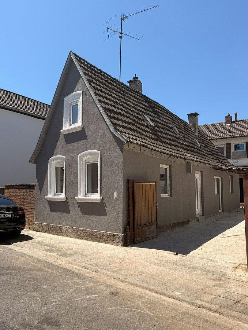Prodej domu 86 m², pozemek 160 m², Bissmarkstr 23, Rülzheim, Porýní-Falc Prodej domu 86 m², pozemek 160 m², Bissmarkstr 23, Rülzheim, Porýní-Falc