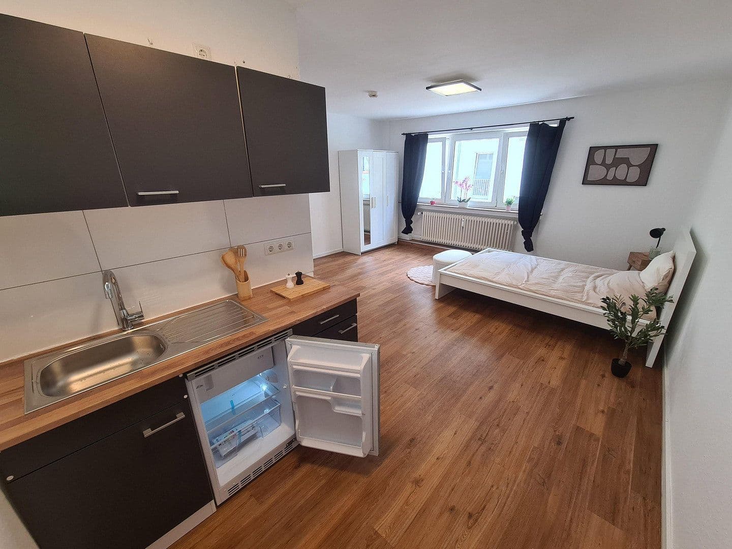 Pronájem bytu 1+kk 27 m², Köln, Severní Porýní-Vestfálsko Pronájem bytu 1+kk 27 m², Köln, Severní Porýní-Vestfálsko
