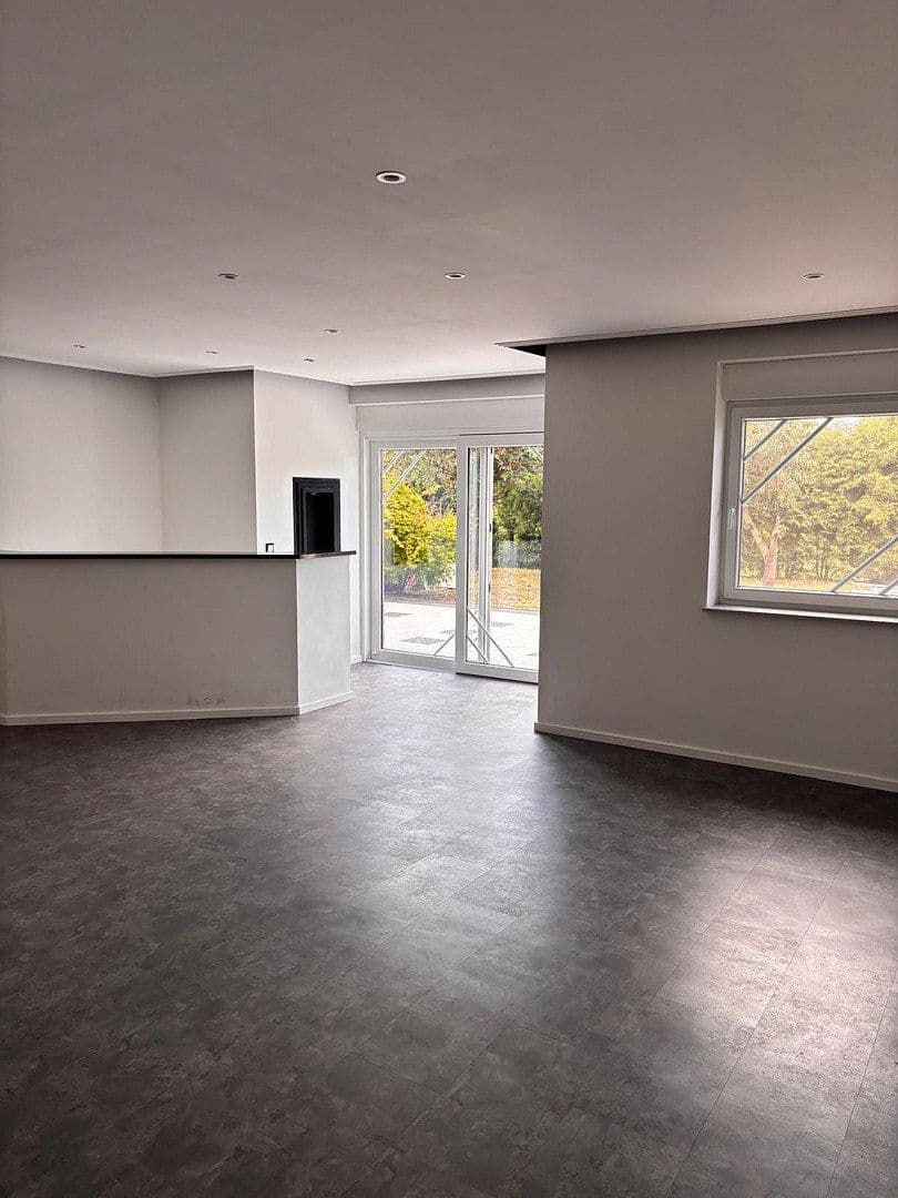 Prodej domu 220 m², pozemek 432 m², Rühen, Dolní Sasko Prodej domu 220 m², pozemek 432 m², Rühen, Dolní Sasko