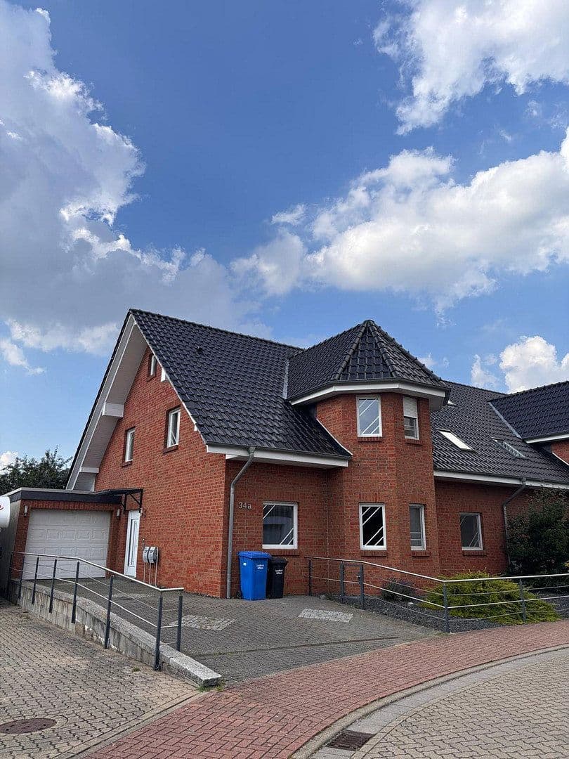 Prodej domu 220 m², pozemek 432 m², Rühen, Dolní Sasko Prodej domu 220 m², pozemek 432 m², Rühen, Dolní Sasko
