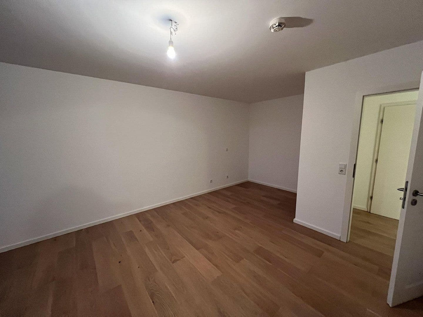 Pronájem bytu 1+1 40 m², Münchnerstr. 54, Kr. München - Unterhaching, Bavorsko Pronájem bytu 1+1 40 m², Münchnerstr. 54, Kr. München - Unterhaching, Bavorsko