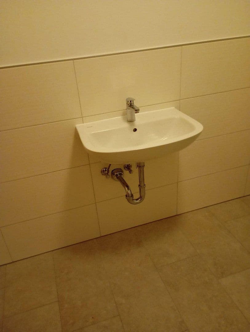 Pronájem bytu 2+1 58 m², Graf-Wiprecht-Strasse 15, Groitzsch, Sasko Pronájem bytu 2+1 58 m², Graf-Wiprecht-Strasse 15, Groitzsch, Sasko