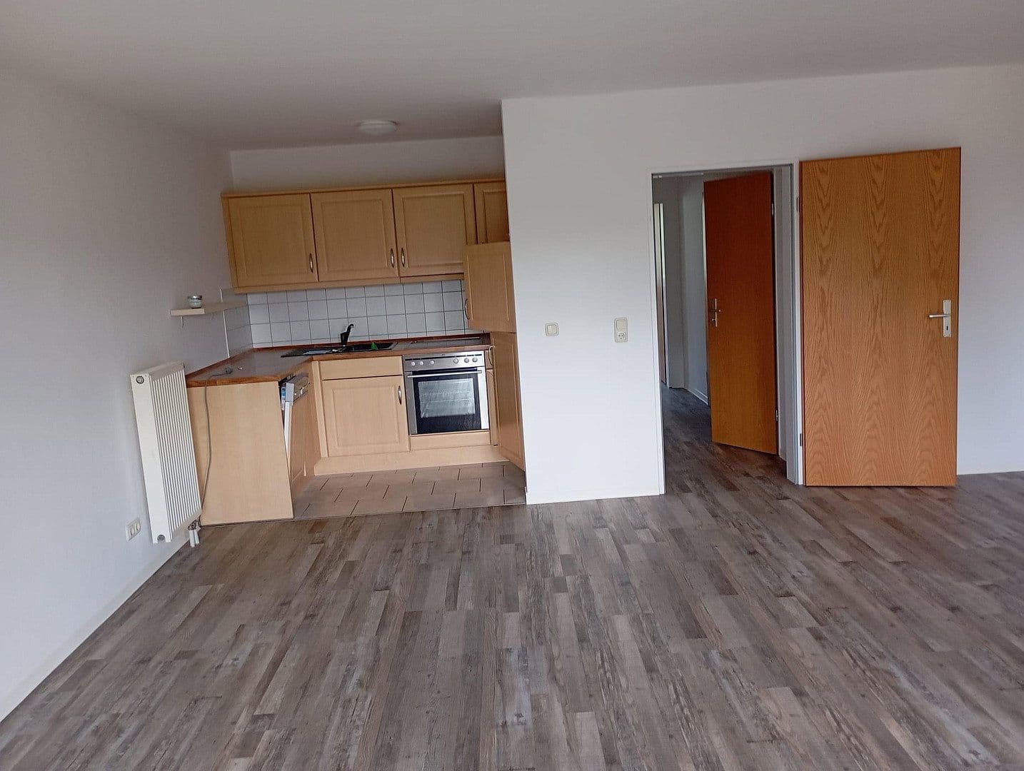 Pronájem bytu 2+1 58 m², Graf-Wiprecht-Strasse 15, Groitzsch, Sasko Pronájem bytu 2+1 58 m², Graf-Wiprecht-Strasse 15, Groitzsch, Sasko