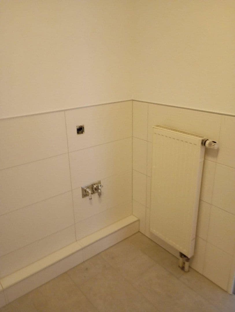 Pronájem bytu 2+1 58 m², Graf-Wiprecht-Strasse 15, Groitzsch, Sasko Pronájem bytu 2+1 58 m², Graf-Wiprecht-Strasse 15, Groitzsch, Sasko