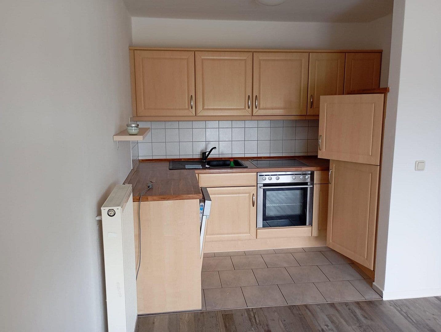 Pronájem bytu 2+1 58 m², Graf-Wiprecht-Strasse 15, Groitzsch, Sasko Pronájem bytu 2+1 58 m², Graf-Wiprecht-Strasse 15, Groitzsch, Sasko