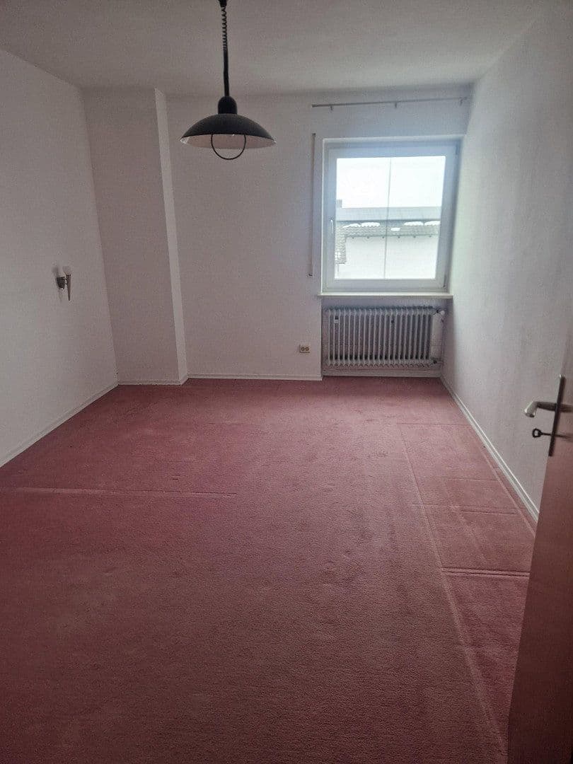 Prodej domu 130 m², pozemek 740 m², Querstrasse 7, Rottenburg a. d. Laaber, Bavorsko Prodej domu 130 m², pozemek 740 m², Querstrasse 7, Rottenburg a. d. Laaber, Bavorsko
