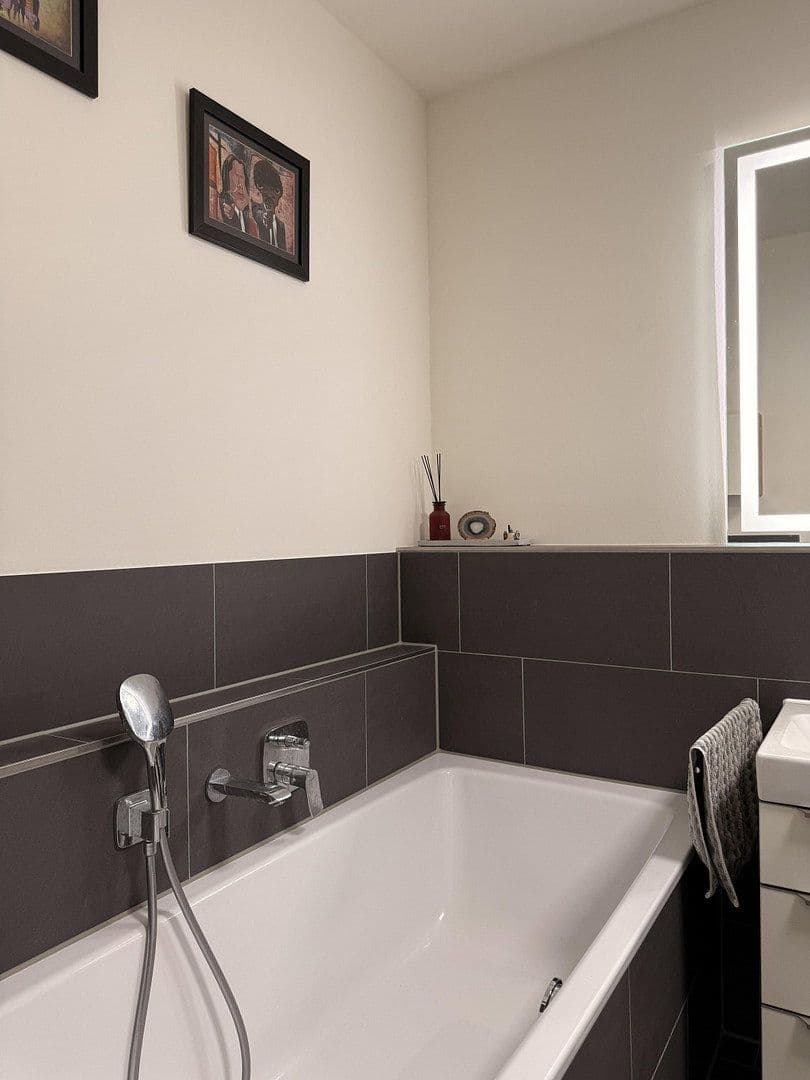 Pronájem bytu 5+1 133 m², Winterlindenweg 83, Hamburg, Hamburg Pronájem bytu 5+1 133 m², Winterlindenweg 83, Hamburg, Hamburg