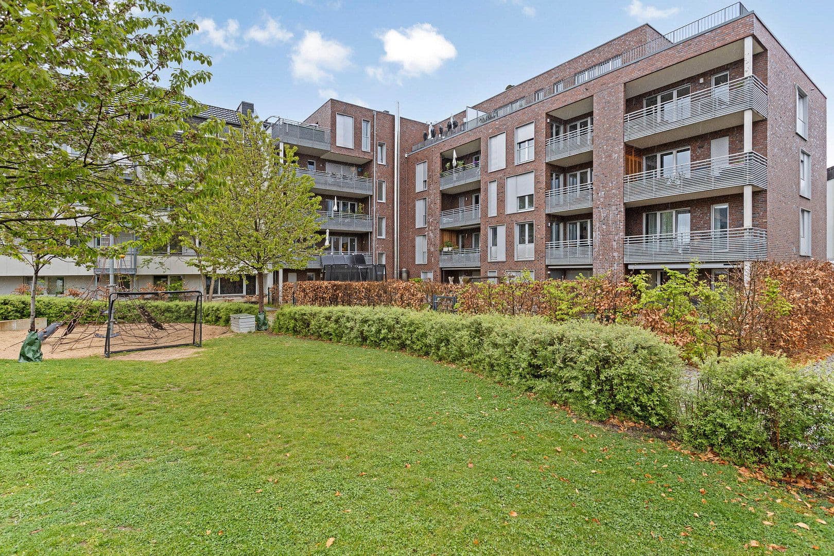 Pronájem bytu 3+1 107 m², Ulenbergstraße 1, Düsseldorf, Severní Porýní-Vestfálsko Pronájem bytu 3+1 107 m², Ulenbergstraße 1, Düsseldorf, Severní Porýní-Vestfálsko