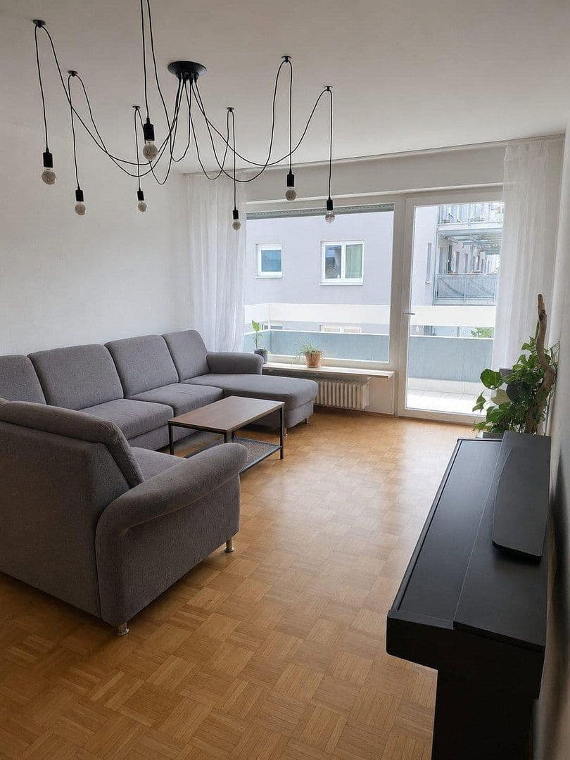 Pronájem bytu 2+1 80 m², Friedrichshafen, Bádensko-Württembersko Pronájem bytu 2+1 80 m², Friedrichshafen, Bádensko-Württembersko
