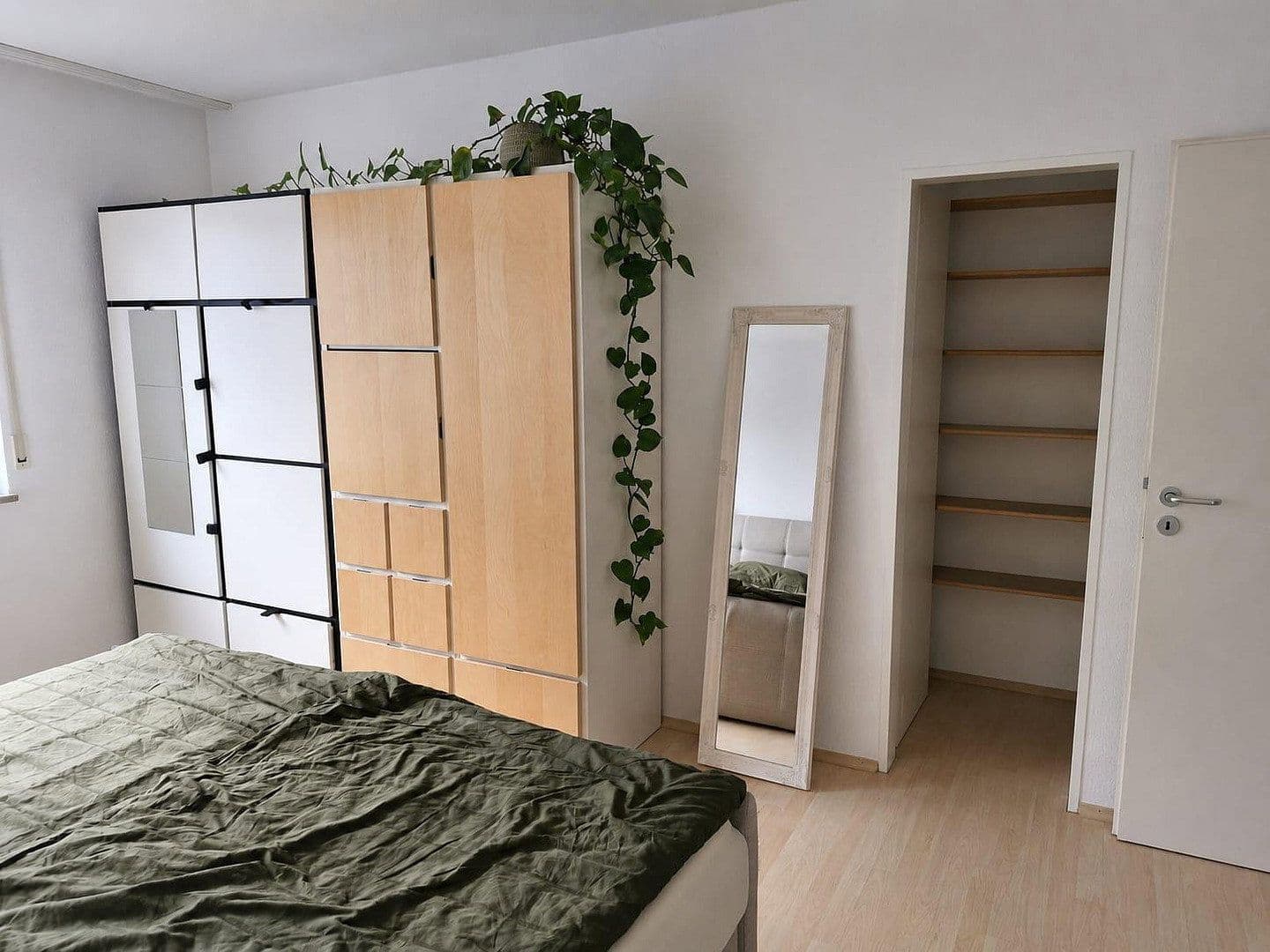 Pronájem bytu 2+1 80 m², Friedrichshafen, Bádensko-Württembersko Pronájem bytu 2+1 80 m², Friedrichshafen, Bádensko-Württembersko