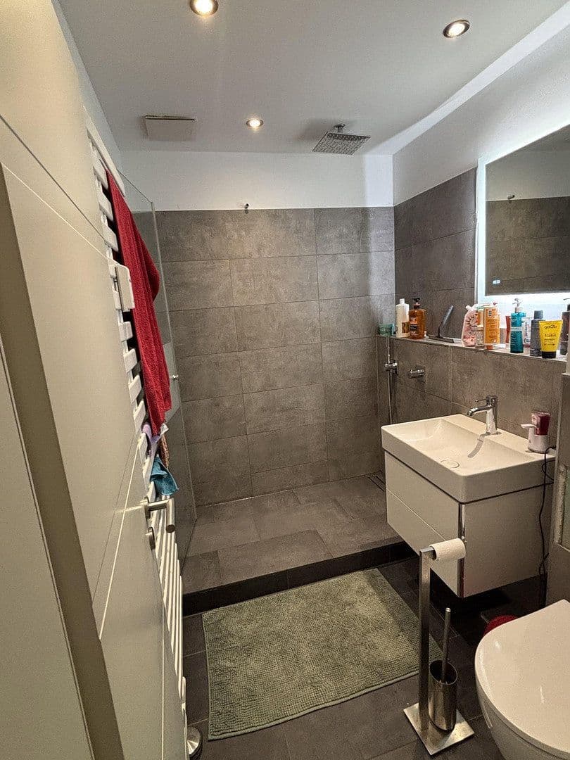 Pronájem bytu 3+1 82 m², Marbacher Str. 13, Düsseldorf, Severní Porýní-Vestfálsko Pronájem bytu 3+1 82 m², Marbacher Str. 13, Düsseldorf, Severní Porýní-Vestfálsko
